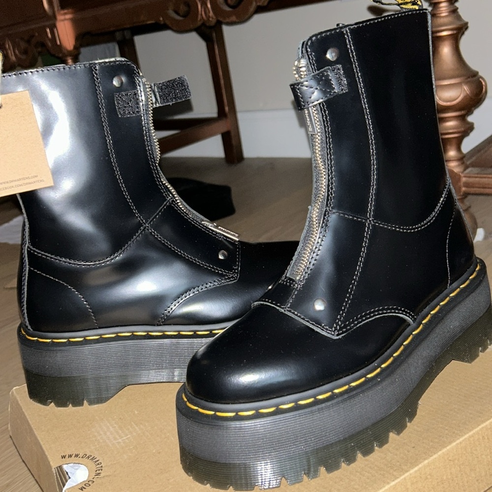 BRAND NEW Doc martens Jetta Hi maxx platform boots